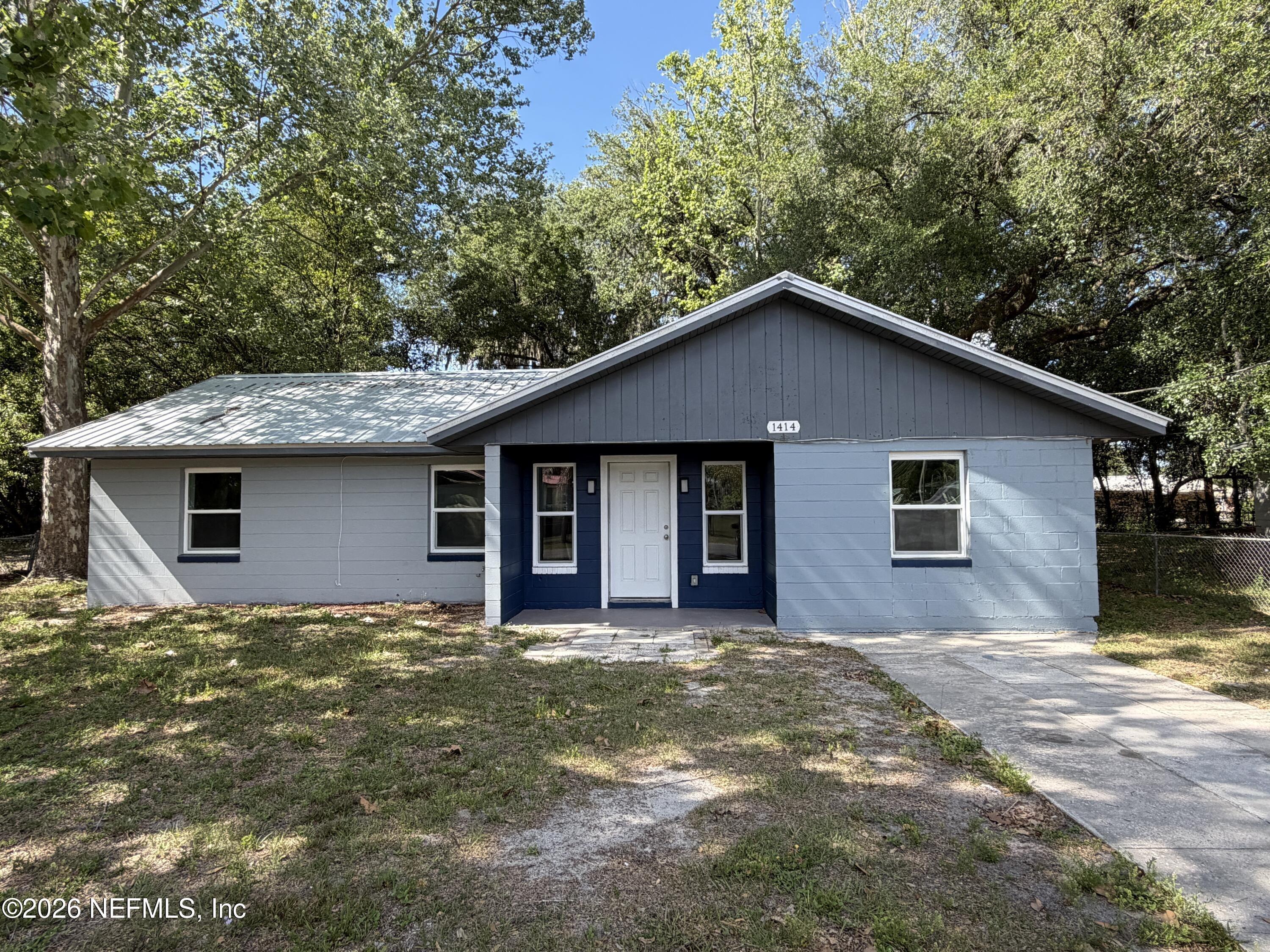 Roselle Ave, Palatka, FL 32177