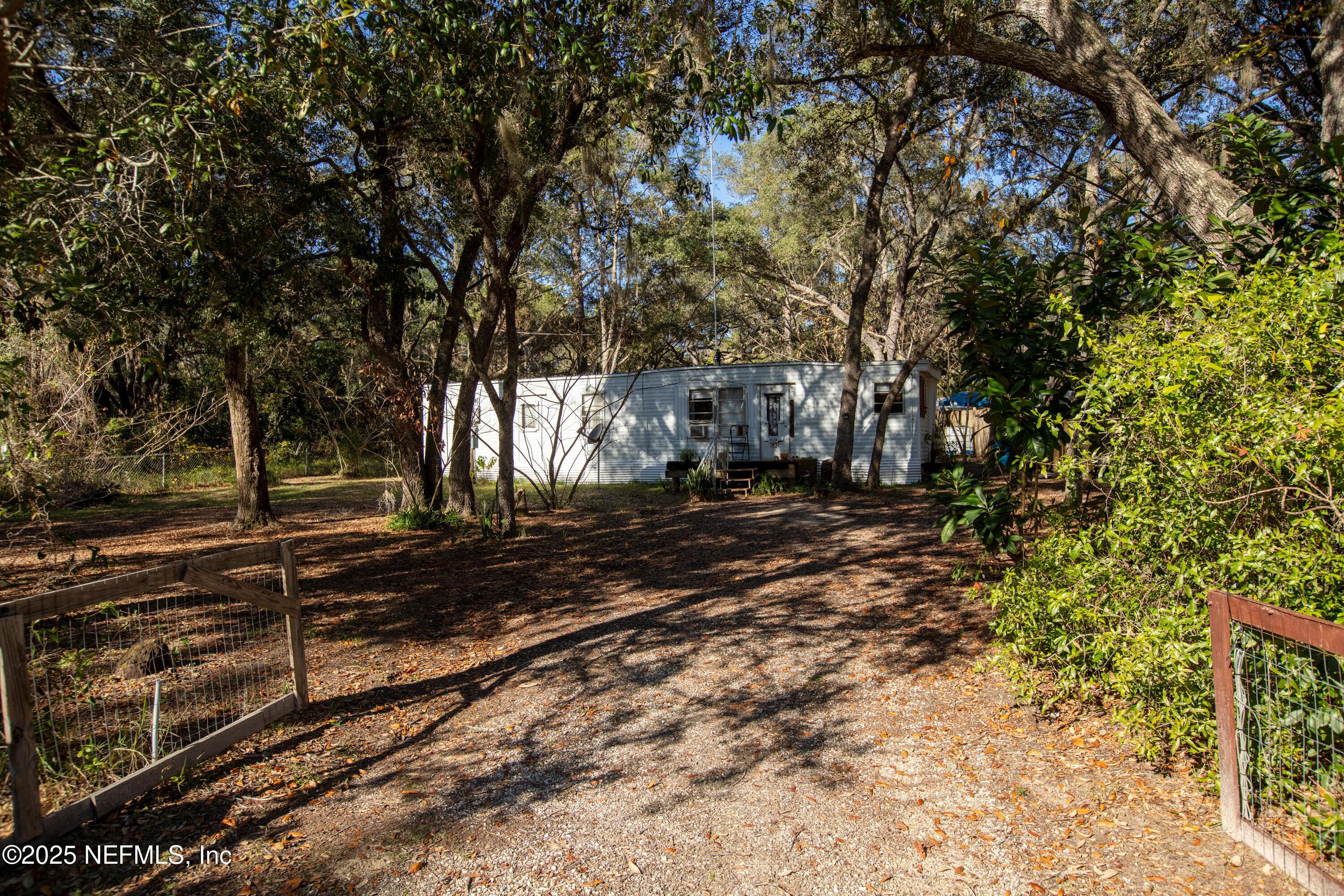 Bay St, Hawthorne, FL 32640