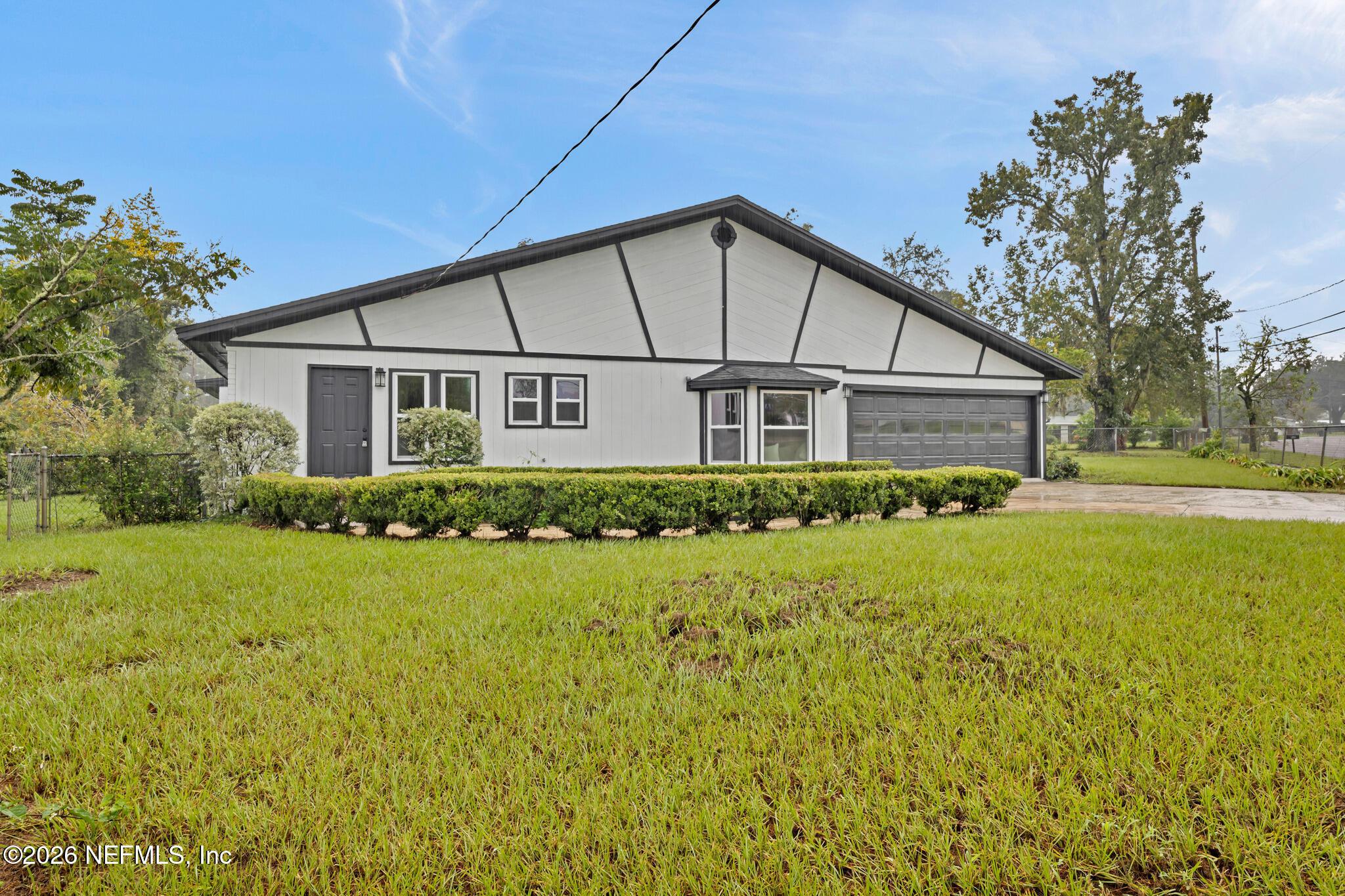 Crest Dr E, Jacksonville, FL 32221