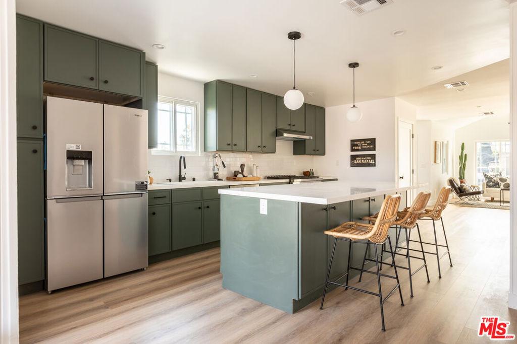 Cimarron St, Los Angeles, CA 90047