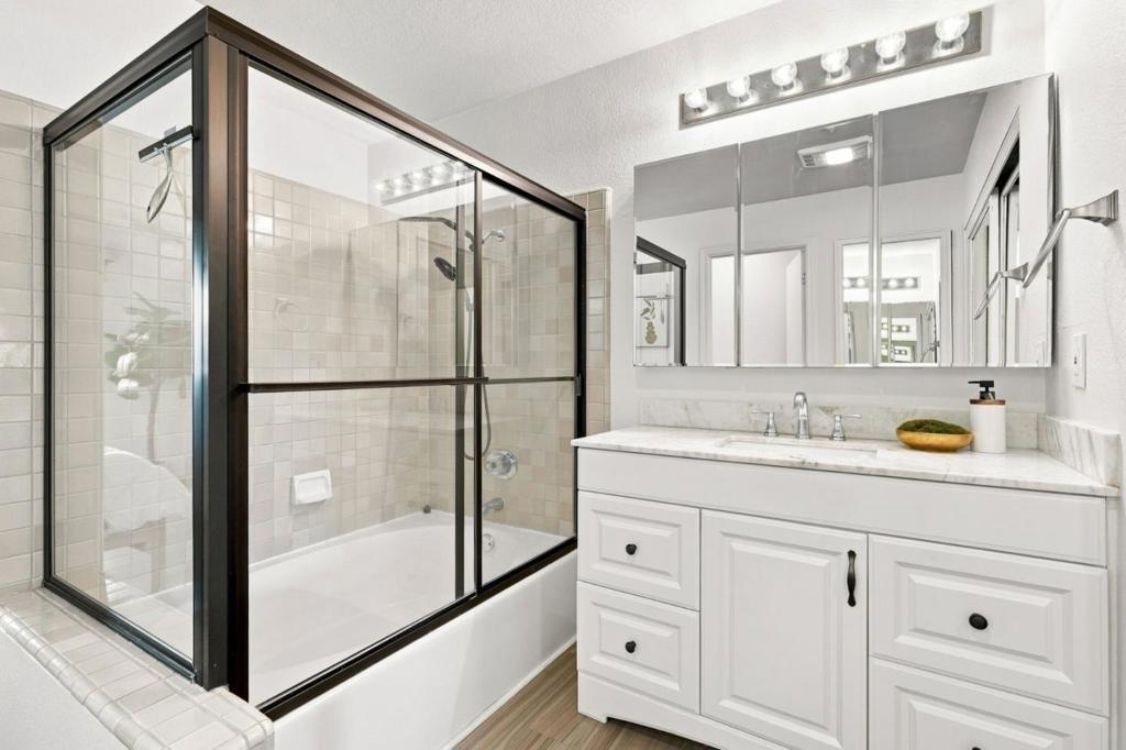 Cork Harbour Cir, Redwood City, CA 94065