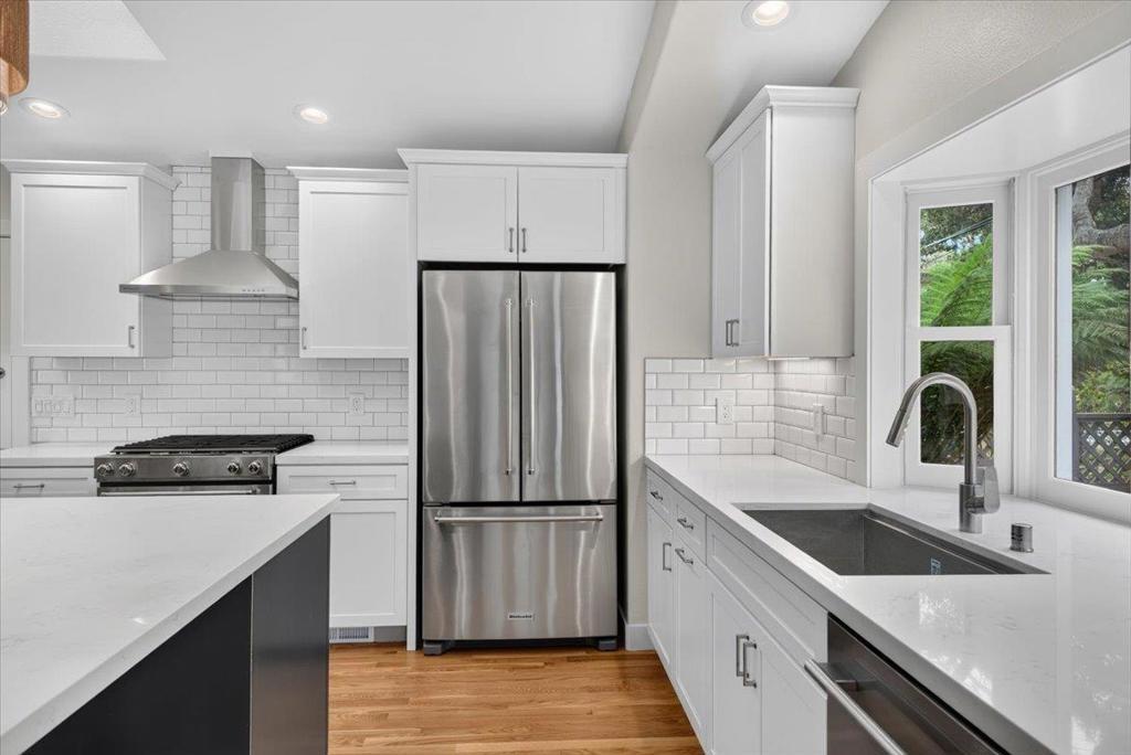 David Ave, Pacific Grove, CA 93950
