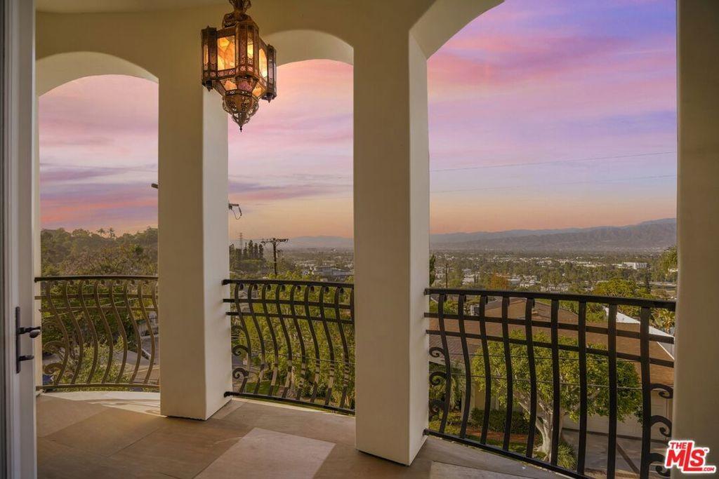 Terryview Dr, Studio City, CA 91604