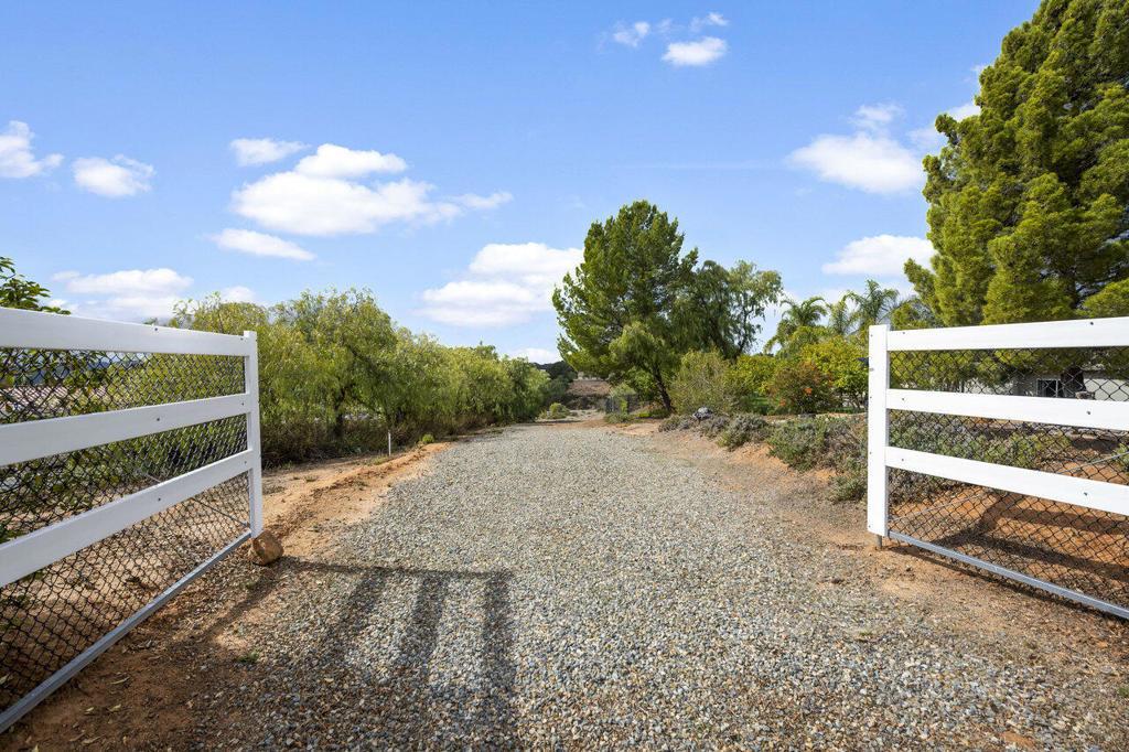 Mckenna Heights Ct, Valley Center, CA 92082