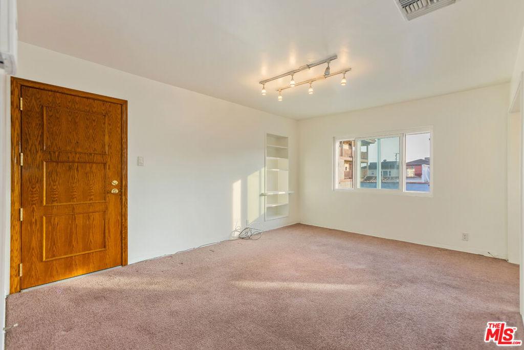 E Nutwood St, Inglewood, CA 90301