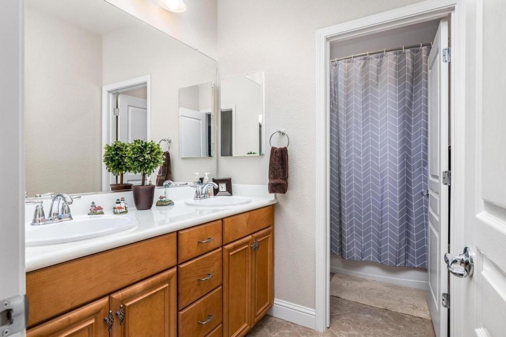 Laurel Ridge Ct, Oakdale, CA 95361