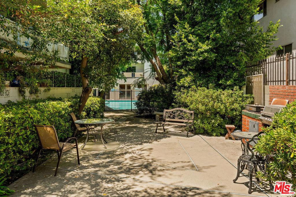 Coldwater Canyon Ave, North Hollywood, CA 91606