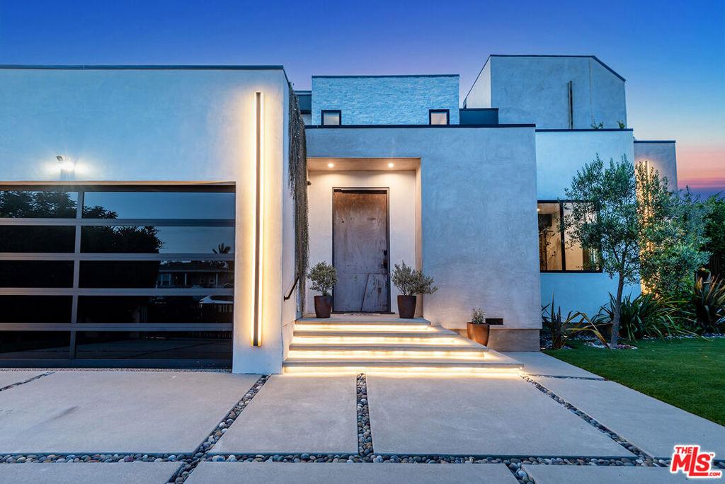 W 89th St, Los Angeles, CA 90045