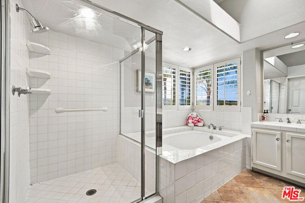 Via Diamante, Murrieta, CA 92562