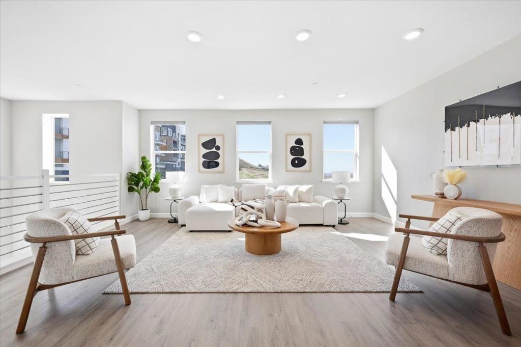 Llano De Los Robles Ave, San Jose, CA 95136