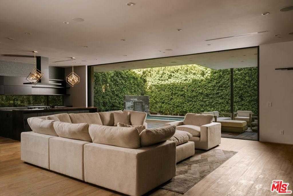 N Harper Ave, Los Angeles, CA 90046
