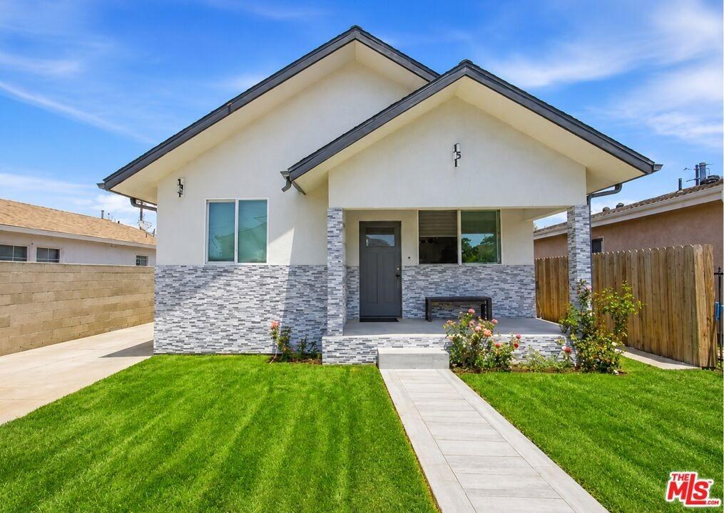 E 69th St, Los Angeles, CA 90003