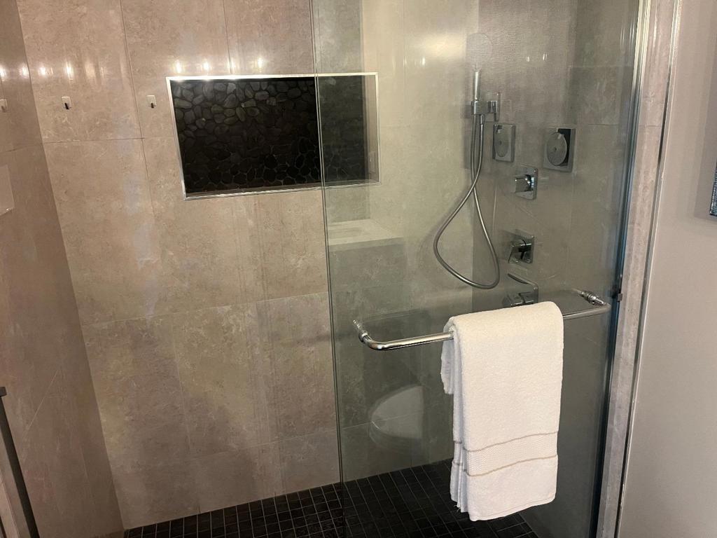 Manor Dr, Pacifica, CA 94044