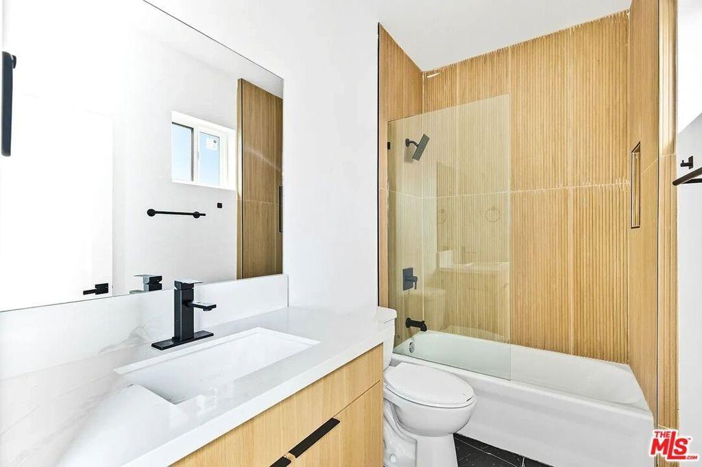W 35th Pl, Los Angeles, CA 90007