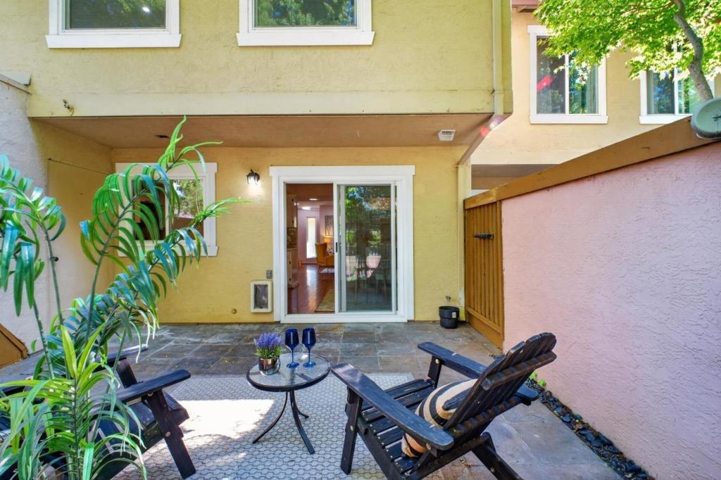 Del Valle Pkwy, Pleasanton, CA 94566