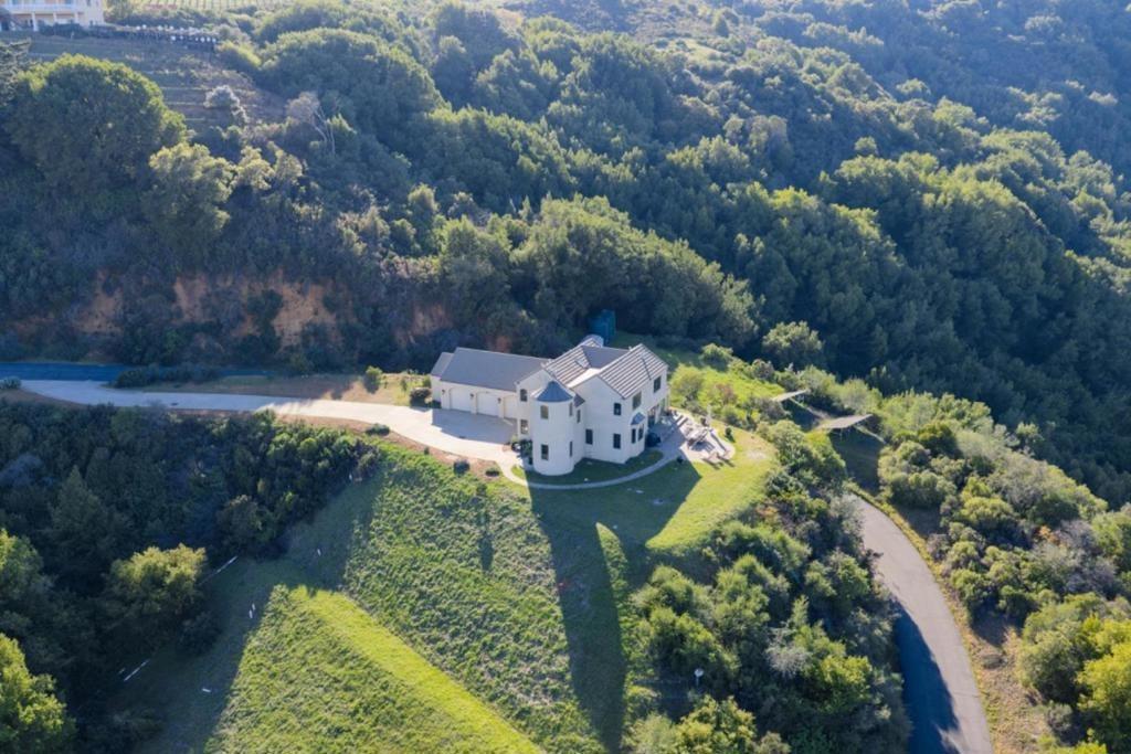Montebello Rd, Cupertino, CA 95014
