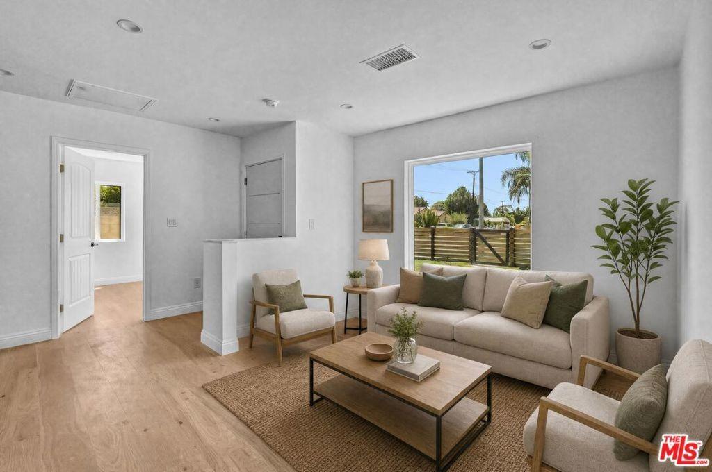 Gault St, Canoga Park, CA 91303