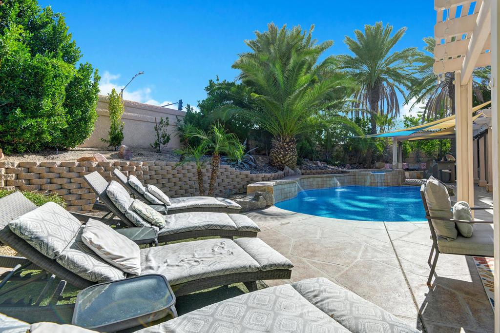 Desert Hills Ct, La Quinta, CA 92253