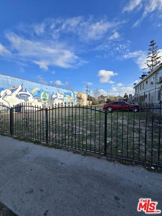 E Vernon Ave, Los Angeles, CA 90011