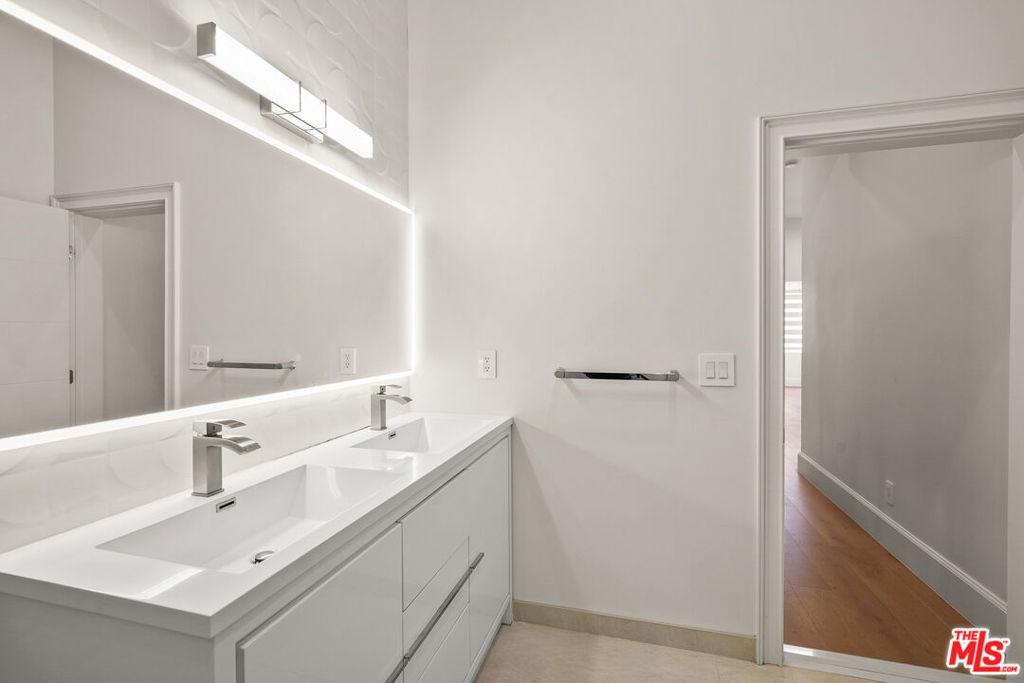 Windward Ave, Venice, CA 90291