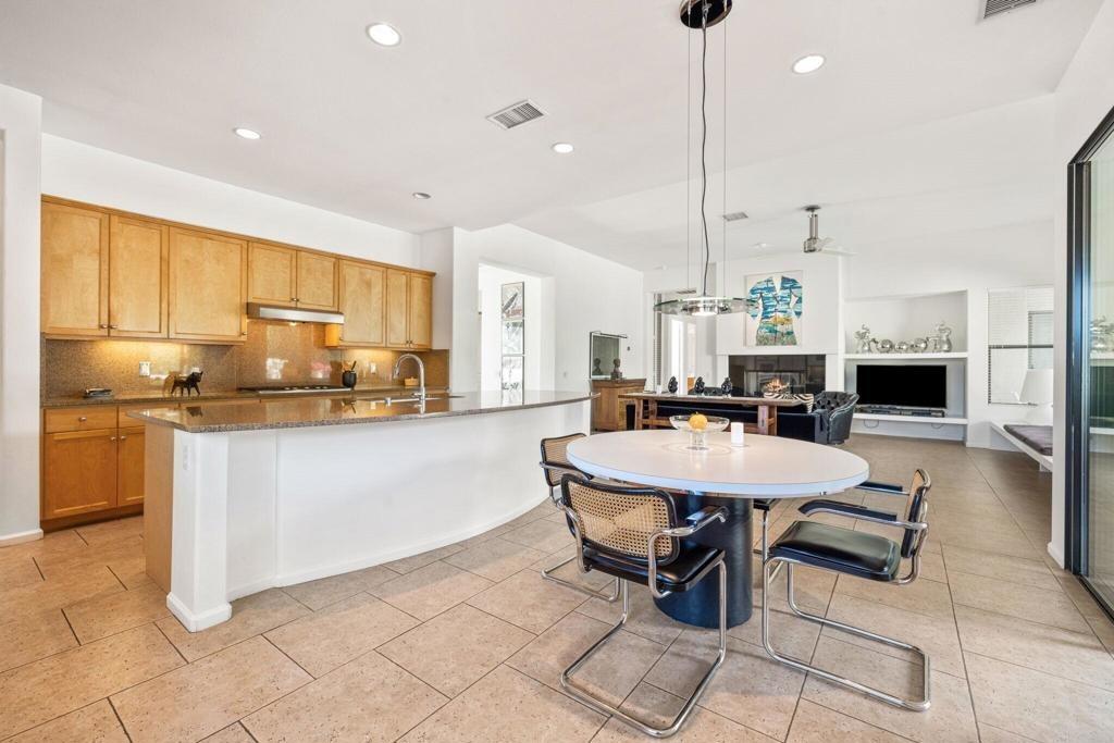Lorena Way, Palm Springs, CA 92262