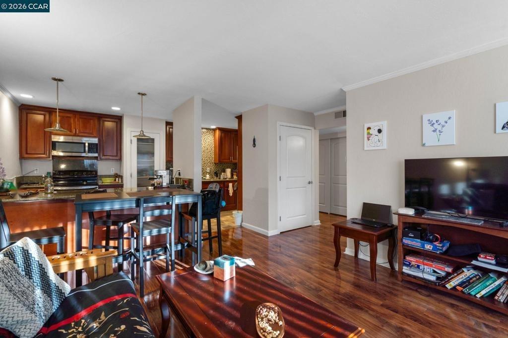 N Civic Dr, Walnut Creek, CA 94596