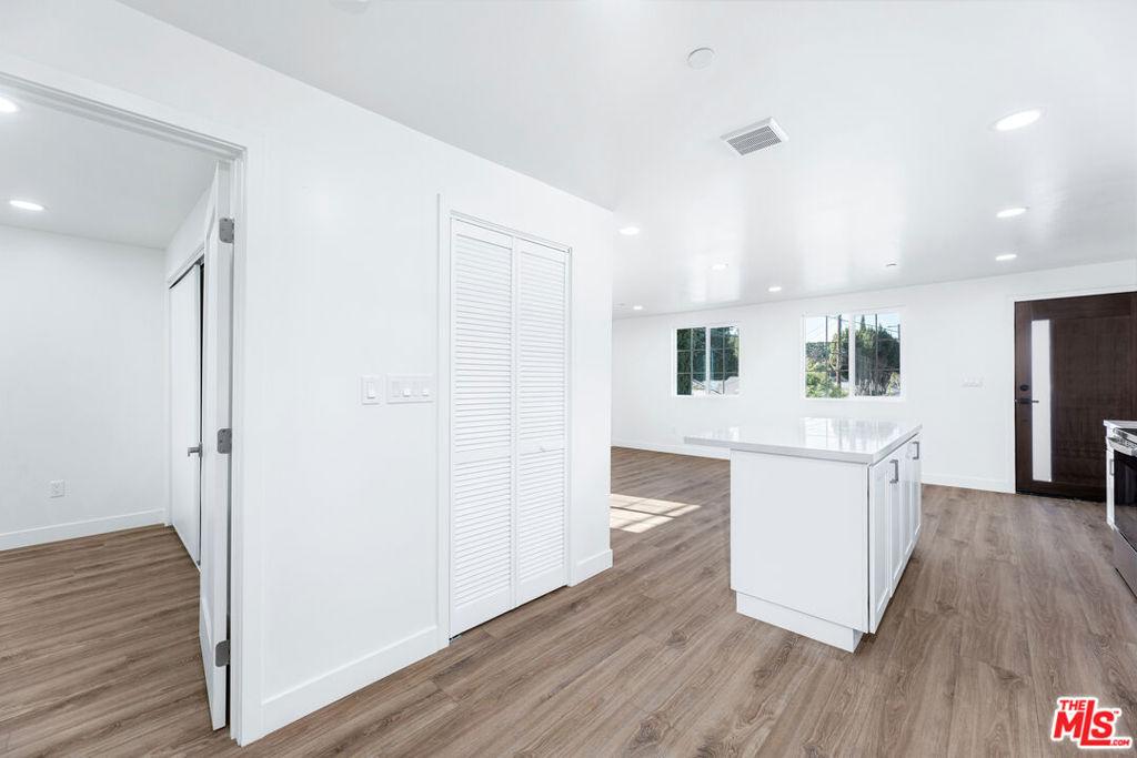 E 52nd St, Long Beach, CA 90805