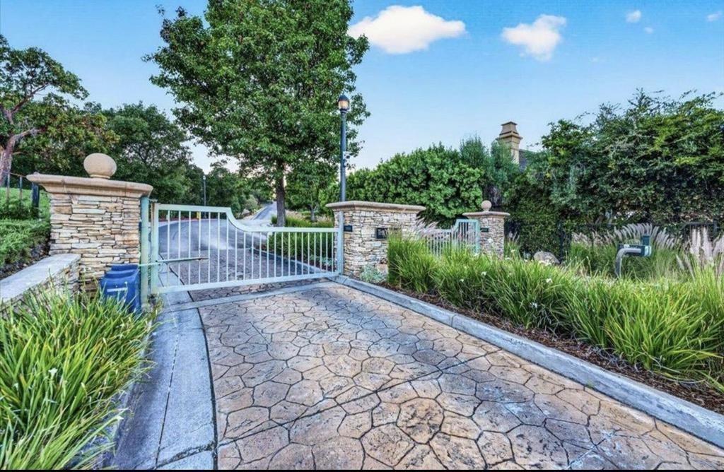 Goldenrod Cir, Gilroy, CA 95020