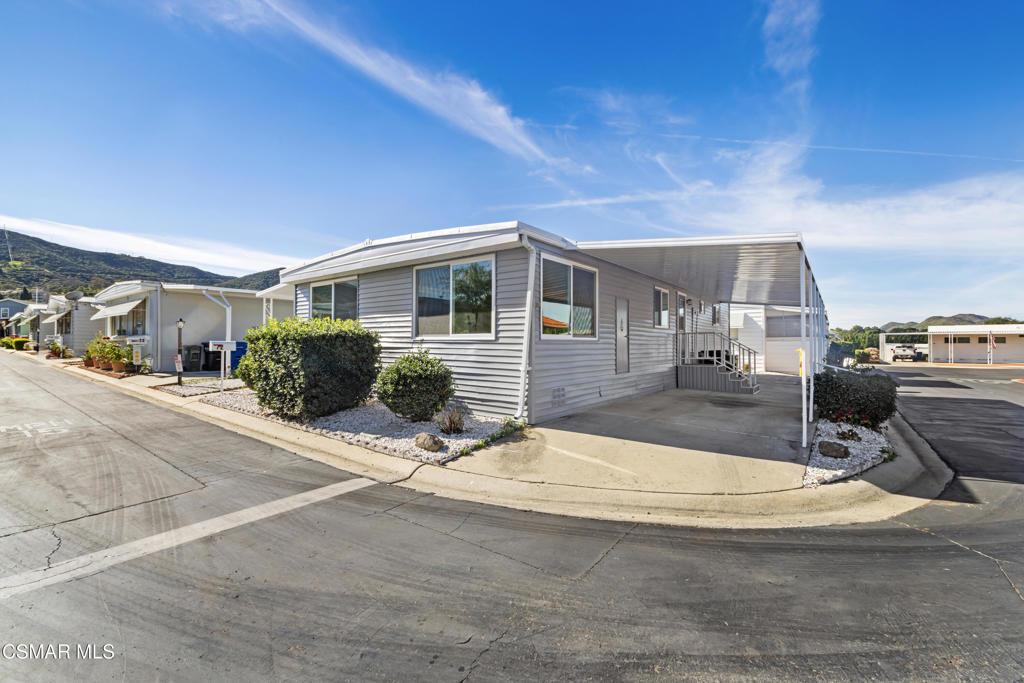Suzanne Ct, Newbury Park, CA 91320
