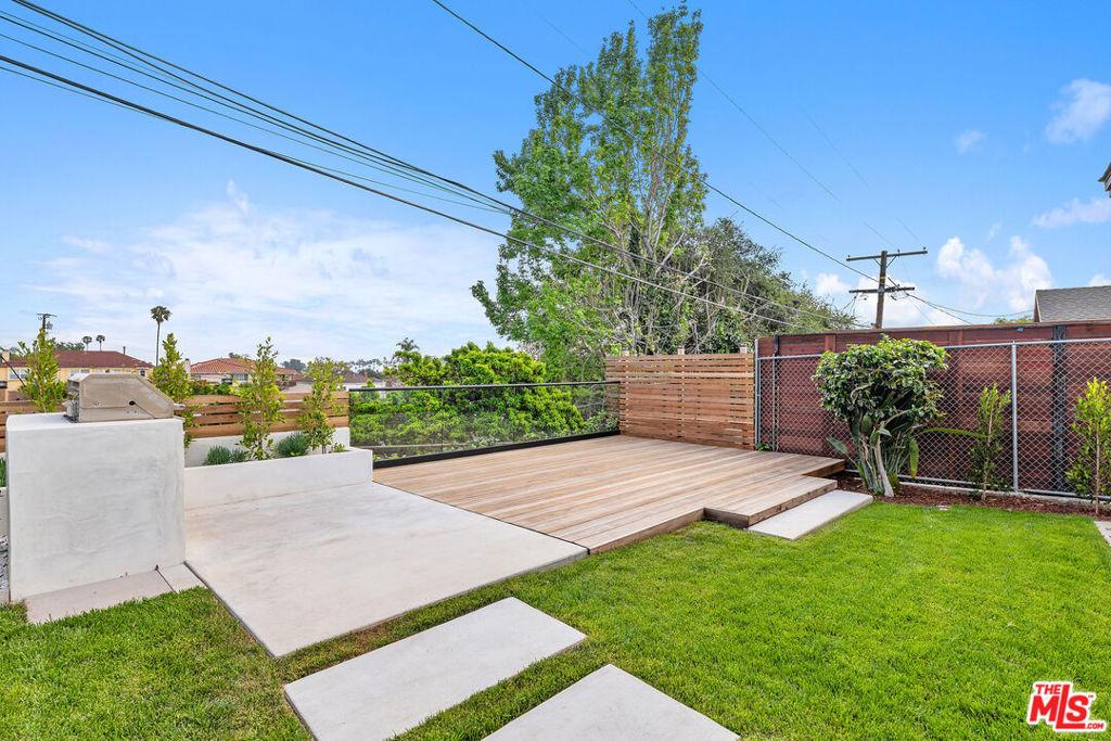 Southridge Ave, Los Angeles, CA 90043