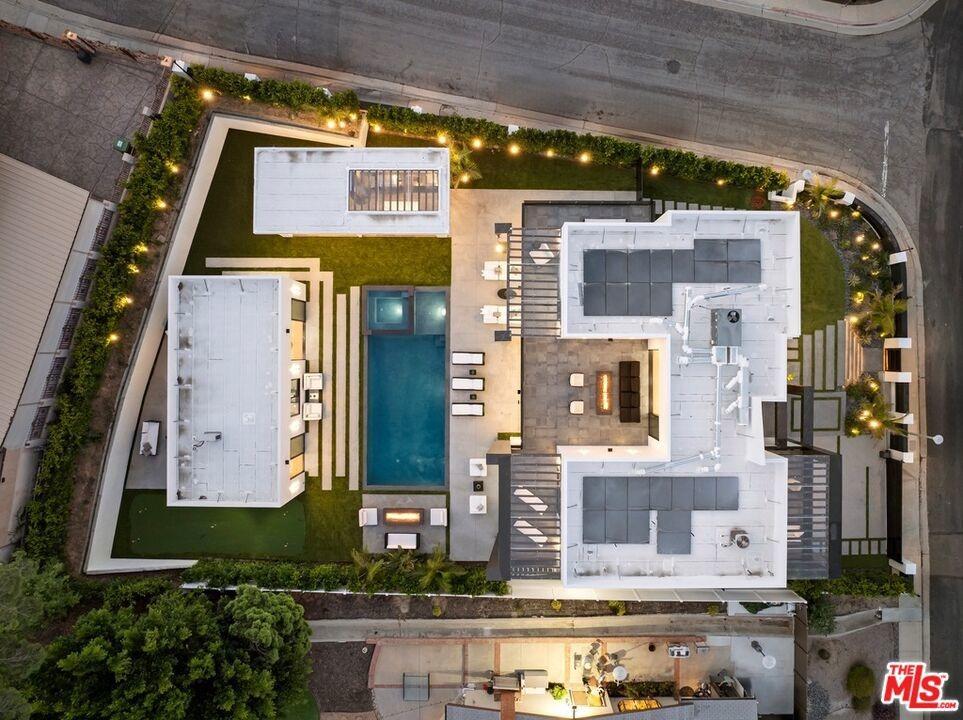 Greenbriar Dr, Tarzana, CA 91356