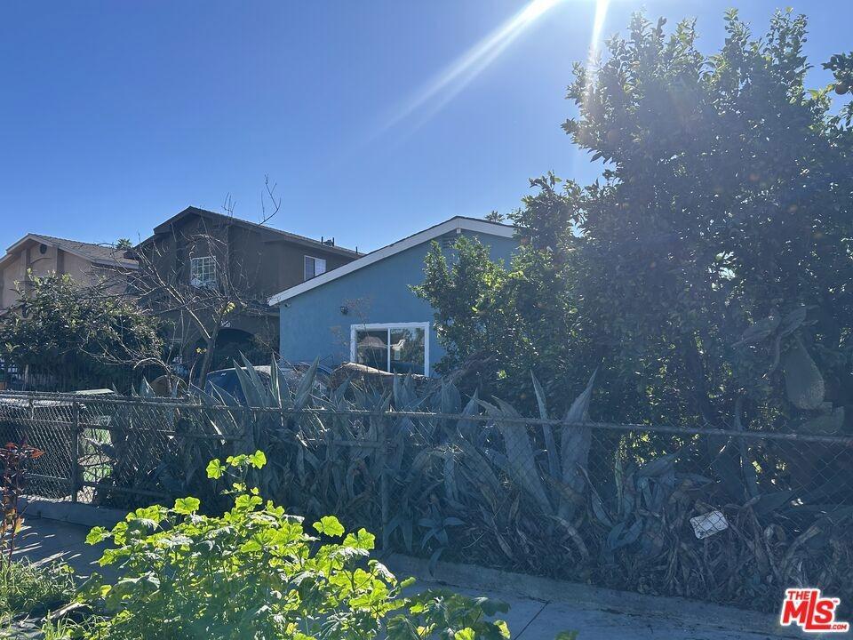 E 76th St, Los Angeles, CA 90003