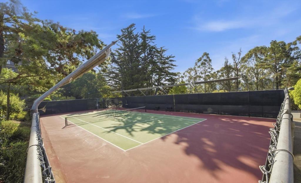 Brittan Ave, San Carlos, CA 94070