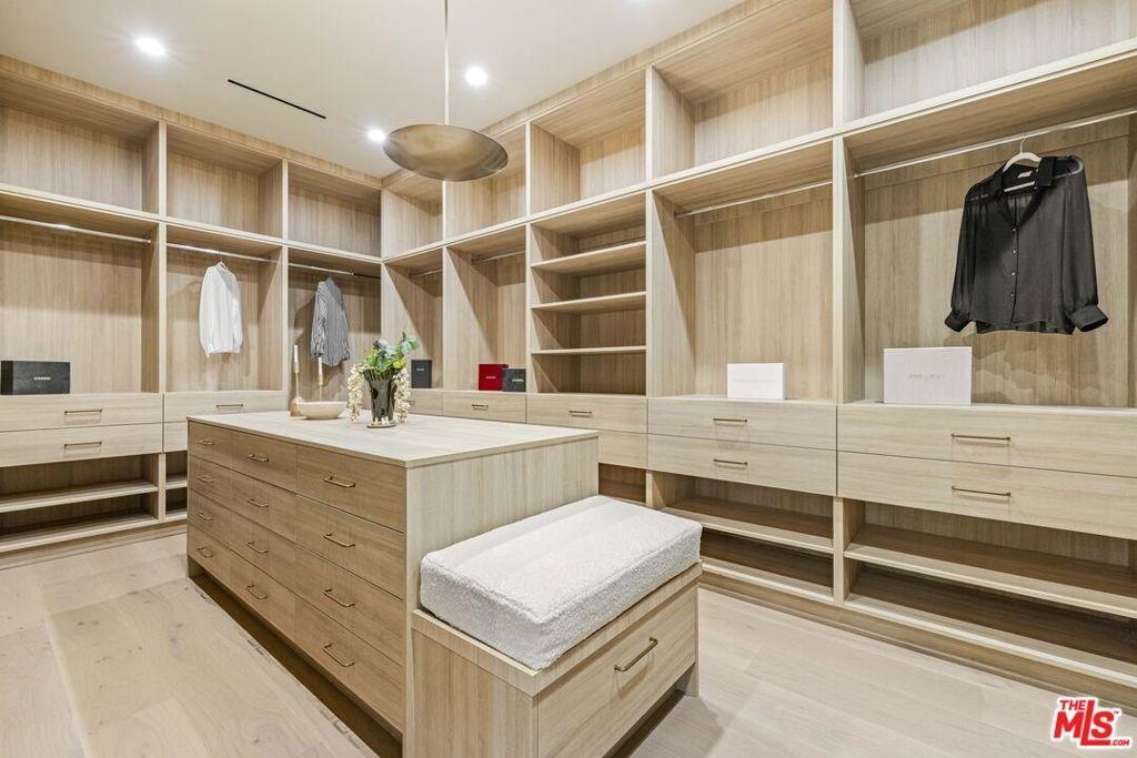 Greenleaf St, Sherman Oaks, CA 91423