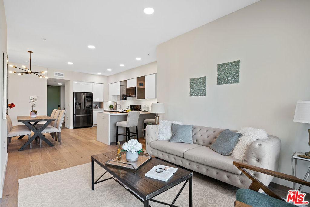 S Wilton Pl, Los Angeles, CA 90005