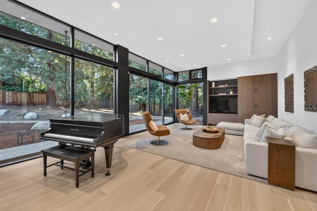 Avy Ave, Menlo Park, CA 94025