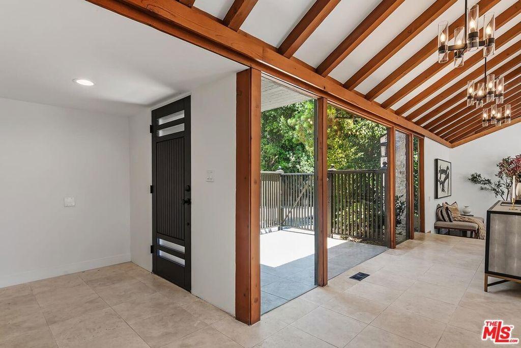 N Roxbury Dr, Beverly Hills, CA 90210