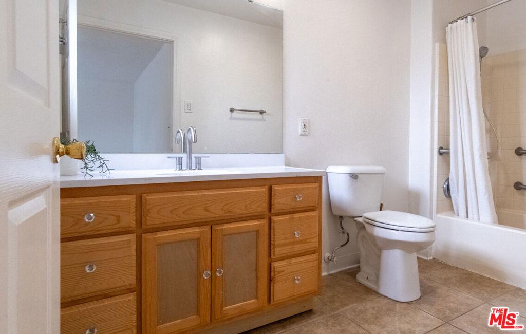 S Wilton Pl, Los Angeles, CA 90047