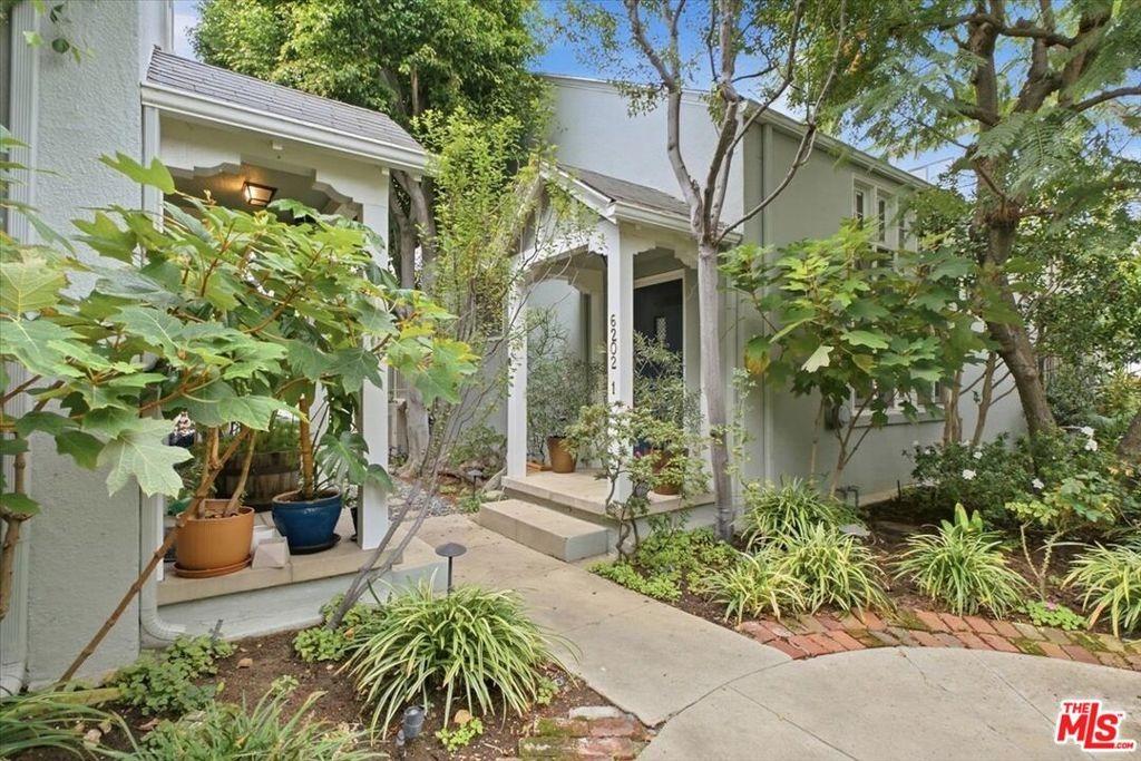 Banner Ave, Los Angeles, CA 90038