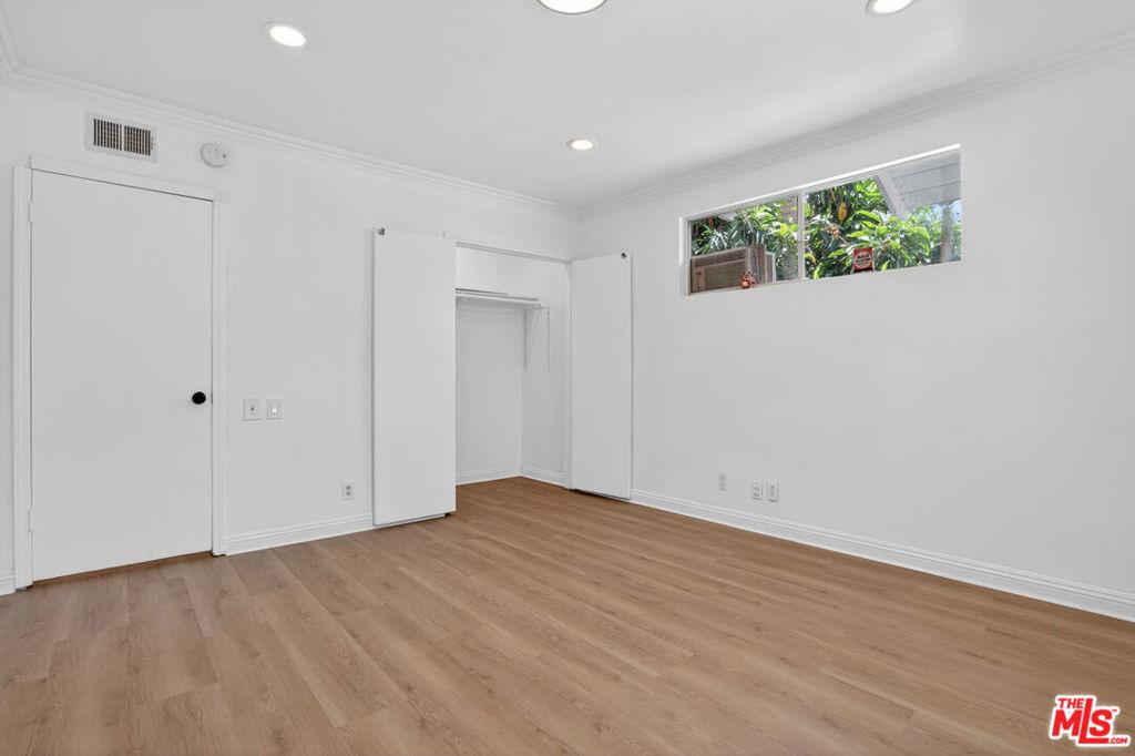 Victory Blvd, Woodland Hills, CA 91367