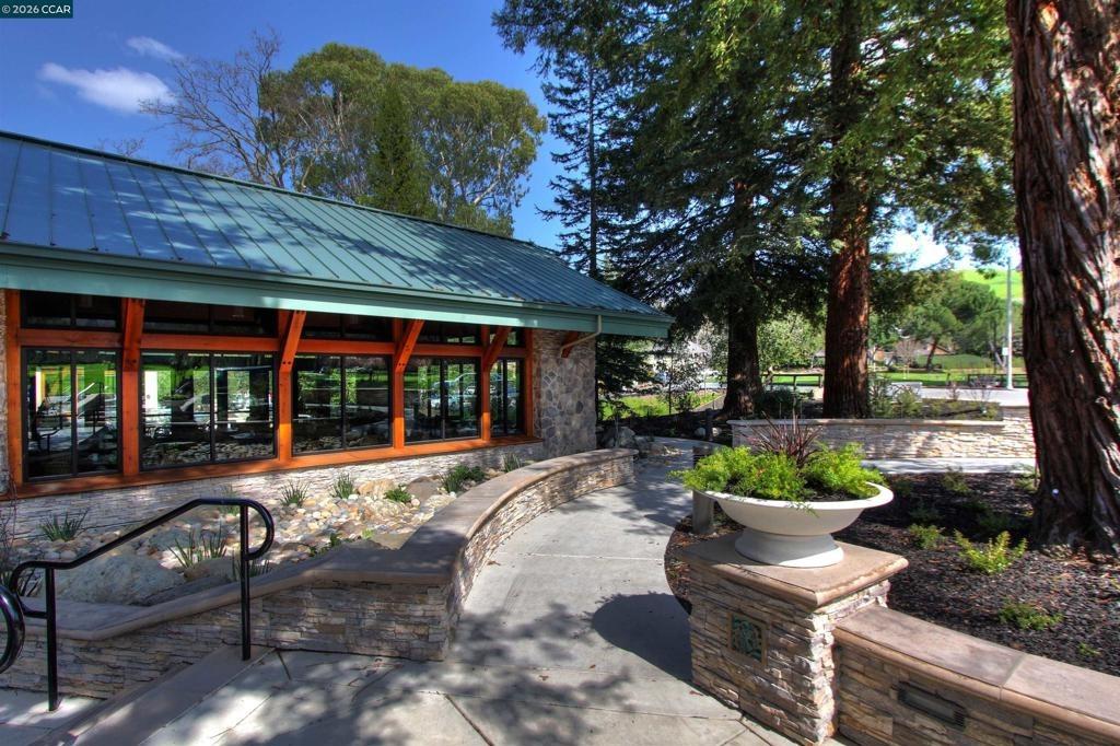Ptarmigan Dr, Walnut Creek, CA 94595