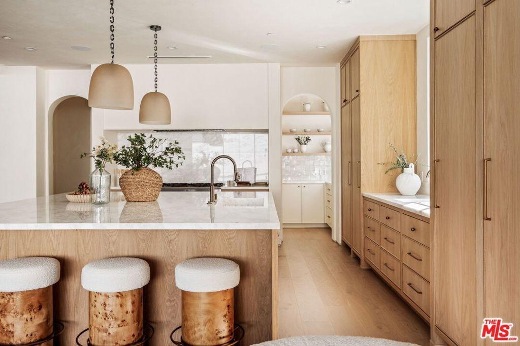 Hesby St, North Hollywood, CA 91601