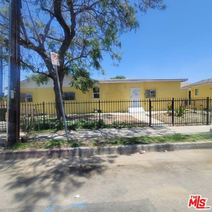 E 92nd St, Los Angeles, CA 90002