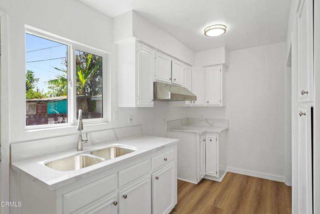 E 103rd Pl, Los Angeles, CA 90002