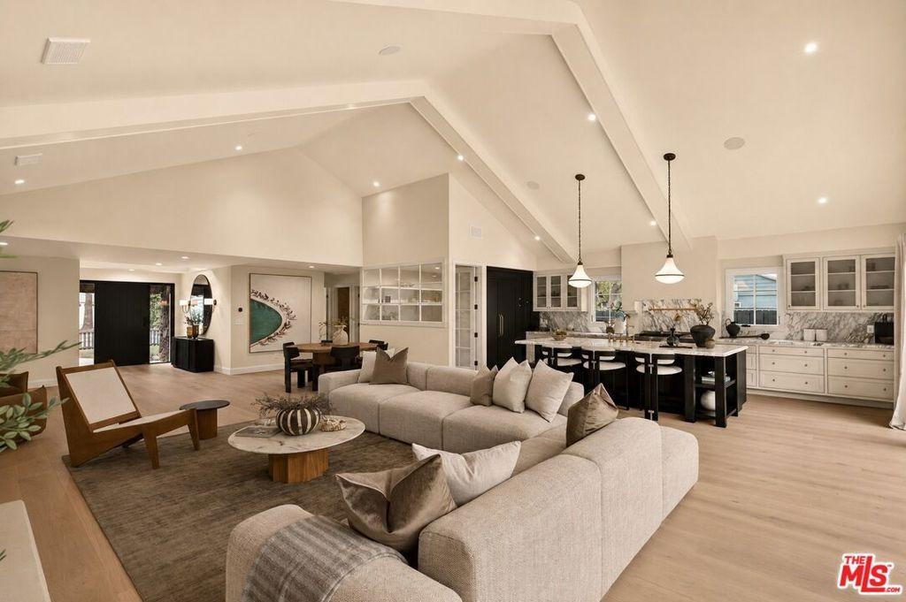 Sarah St, Studio City, CA 91604