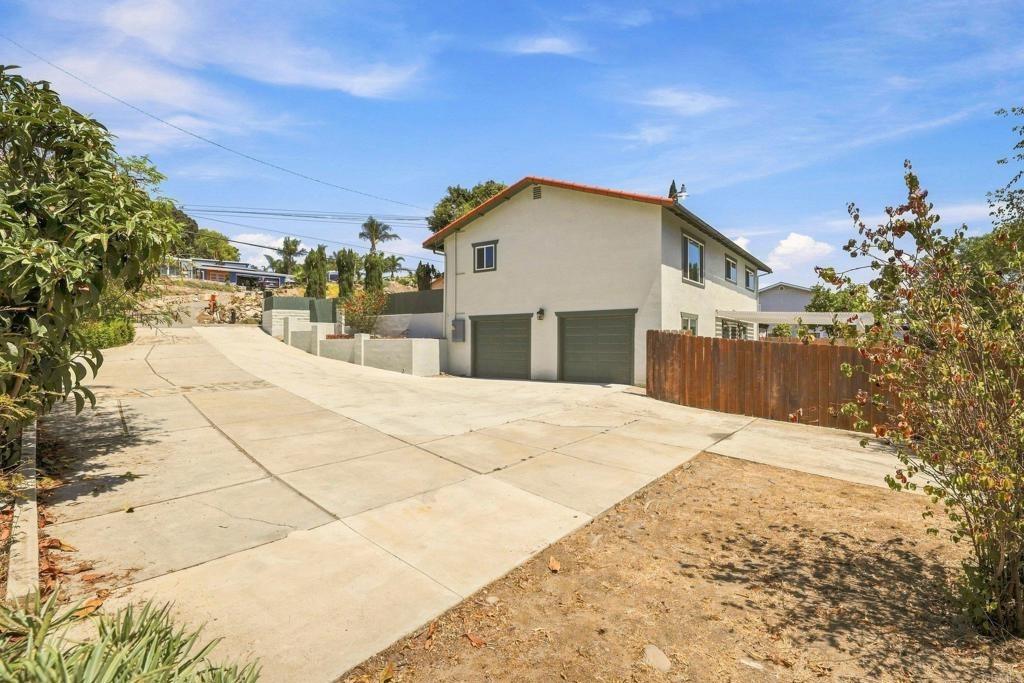 E Indian Rock Rd, Vista, CA 92084