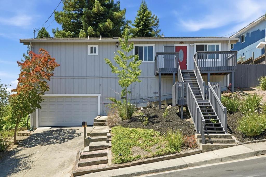 Pebble Dr, El Sobrante, CA 94803