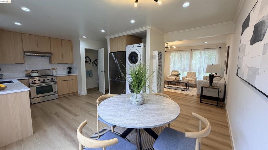 Park Ln, El Sobrante, CA 94803