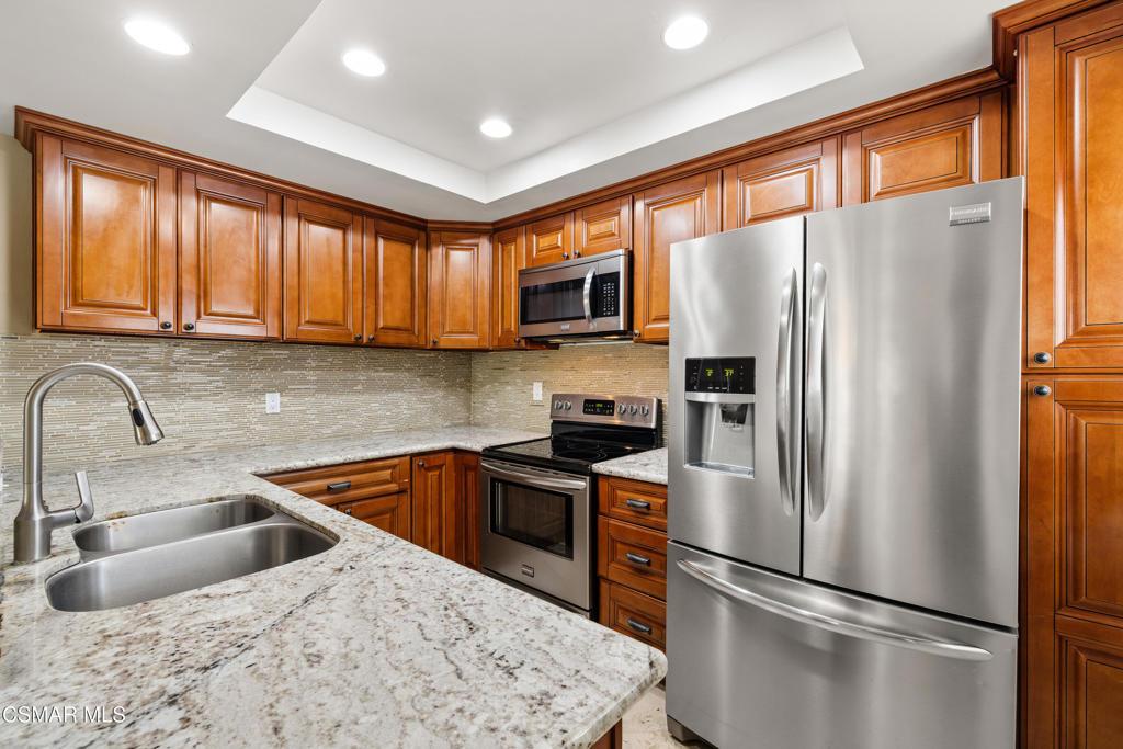 Louise Ave, Encino, CA 91316