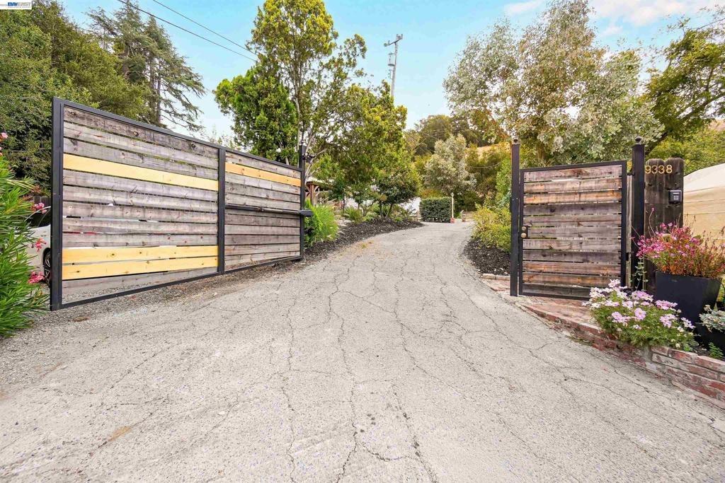 Crow Canyon Rd, Castro Valley, CA 94552